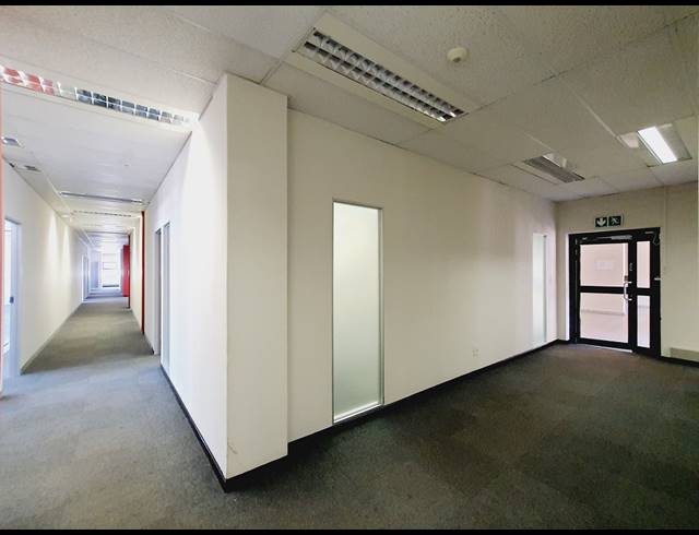 686.90M² OFFICE TO LET IN HALFWAY HOUSE